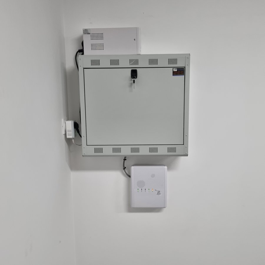 Armoire NVR sécurisée vidéosurveillance professionnelle — installation IPS Dordogne